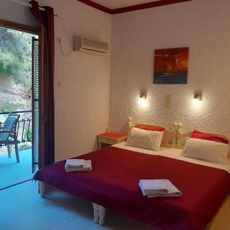 Artemis Rooms Agia Marina  Exteriör bild