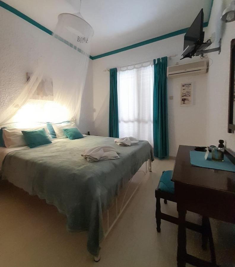 Artemis Rooms Agia Marina  Exteriör bild