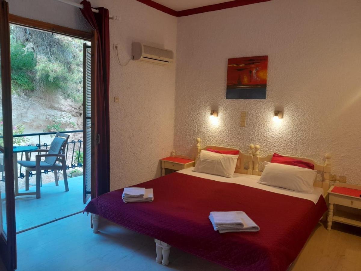 Artemis Rooms Agia Marina  Exteriör bild