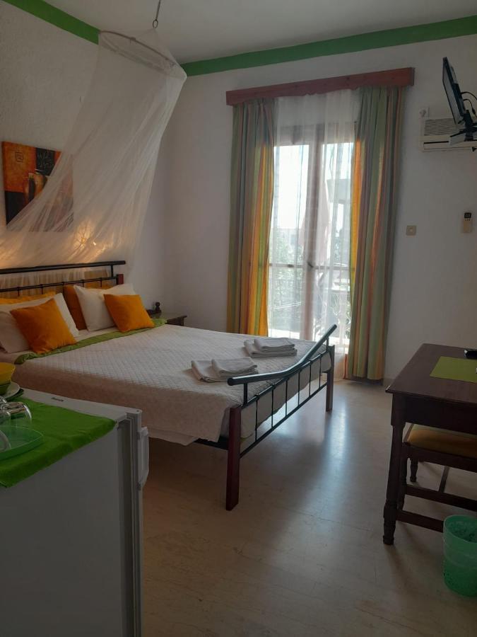 Artemis Rooms Agia Marina  Exteriör bild