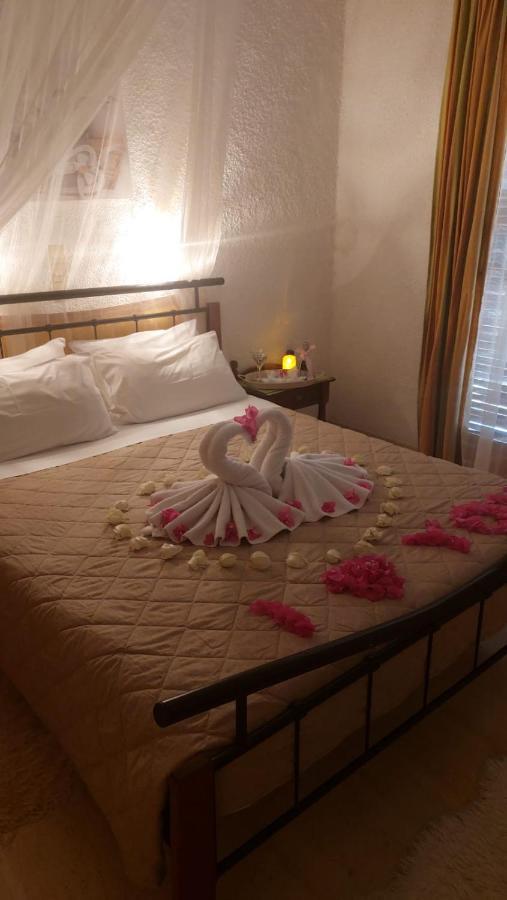 Artemis Rooms Agia Marina  Exteriör bild