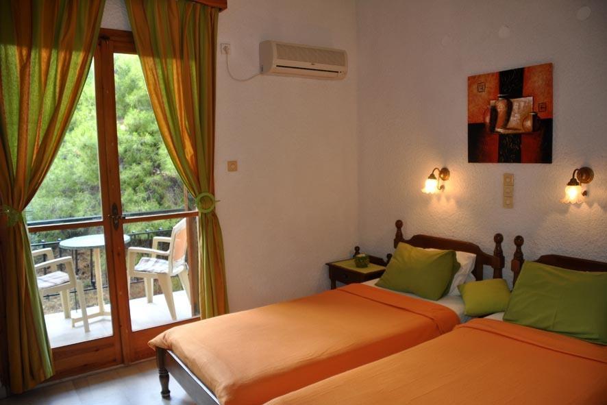 Artemis Rooms Agia Marina  Rum bild