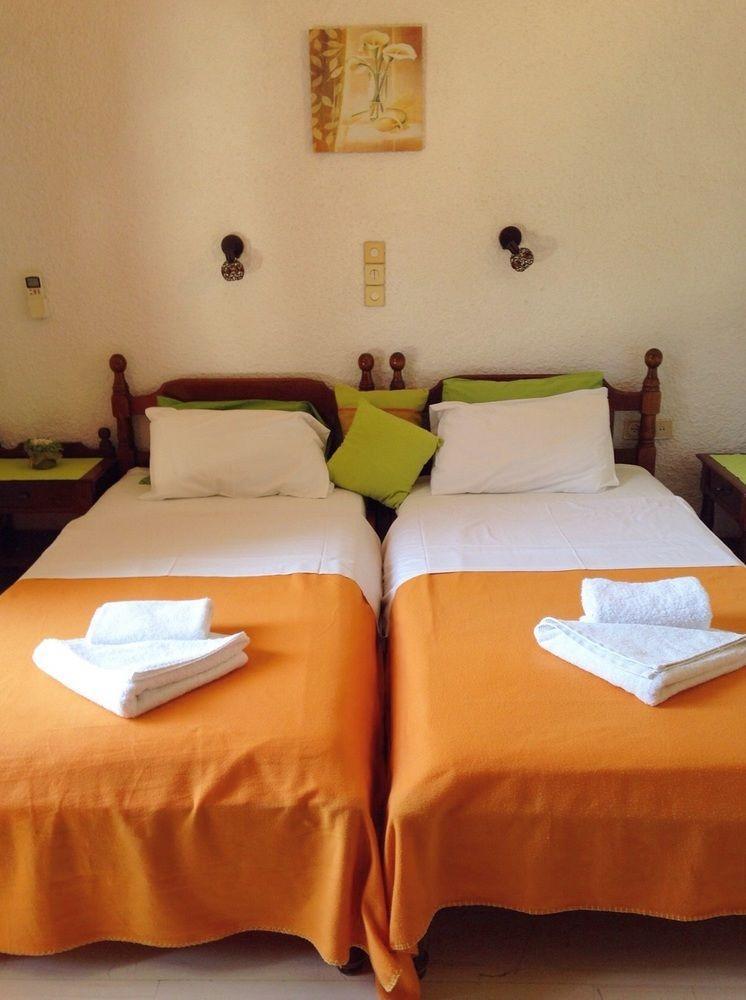 Artemis Rooms Agia Marina  Exteriör bild