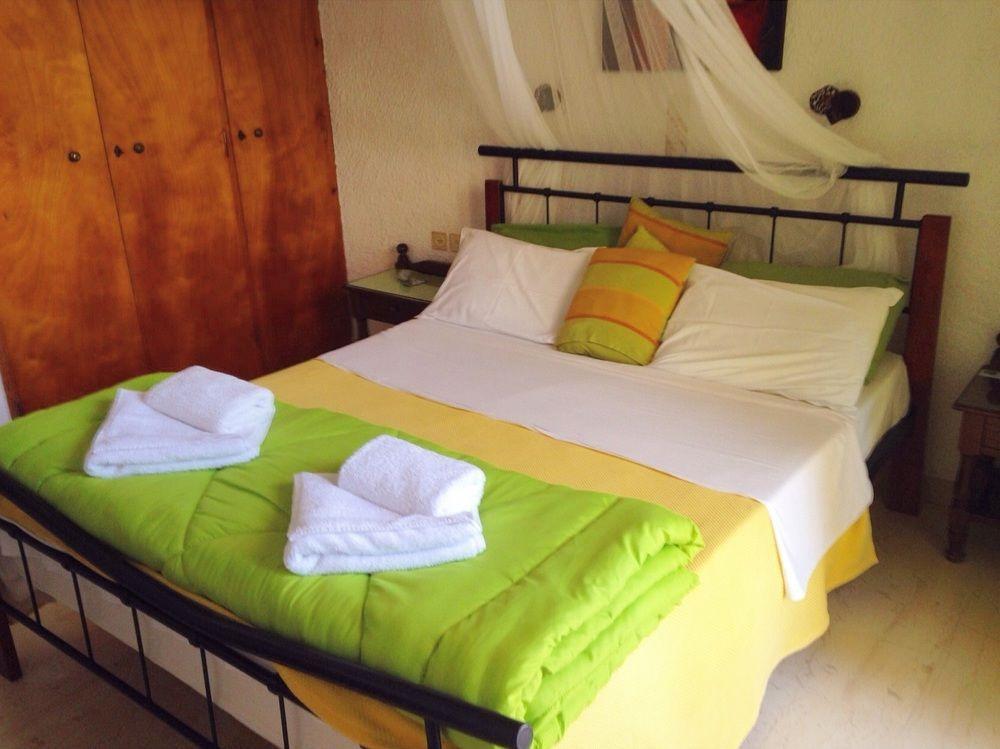 Artemis Rooms Agia Marina  Exteriör bild