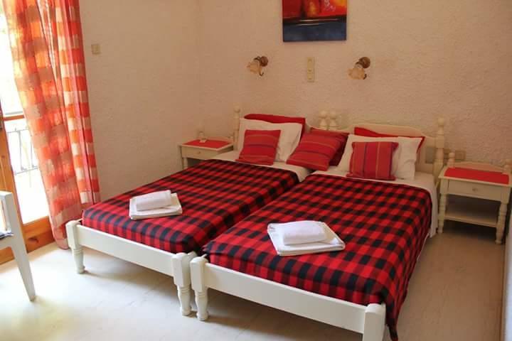 Artemis Rooms Agia Marina  Exteriör bild