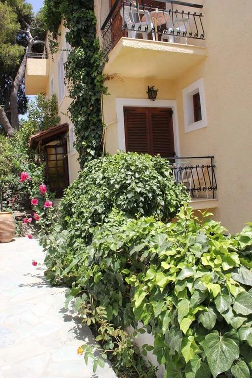 Artemis Rooms Agia Marina  Exteriör bild
