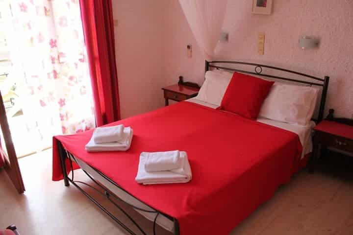 Artemis Rooms Agia Marina  Exteriör bild