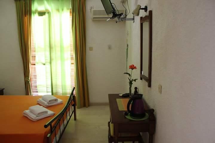 Artemis Rooms Agia Marina  Exteriör bild
